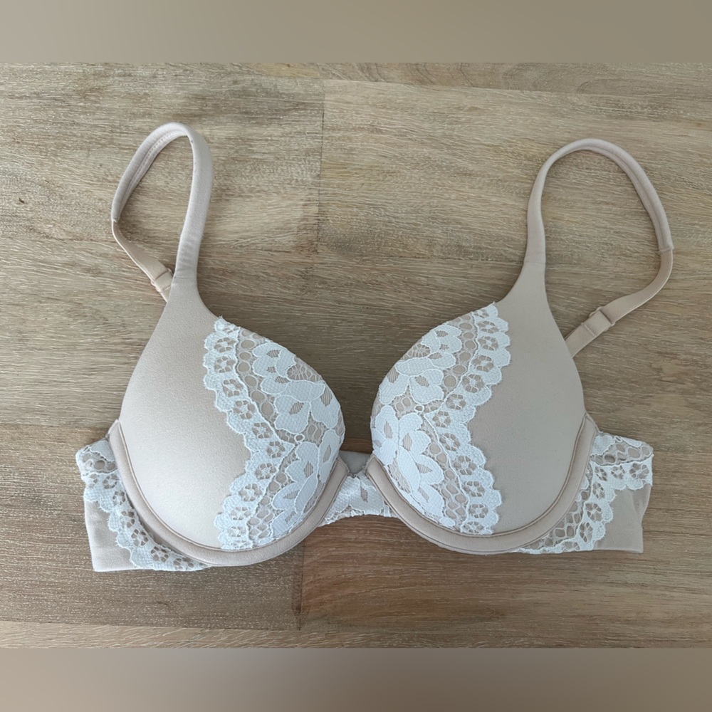 32A Body by Victoria Perfect Shape bra. Nude white lace detail. Purchased 2017
